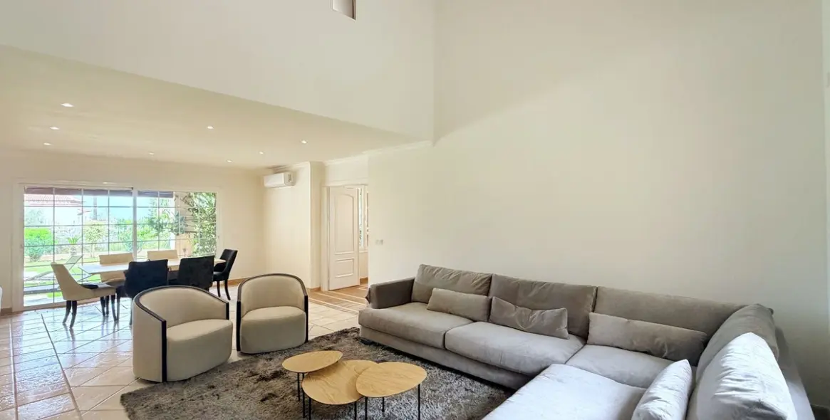 Long-term rent of detached villa in El Paraiso 3