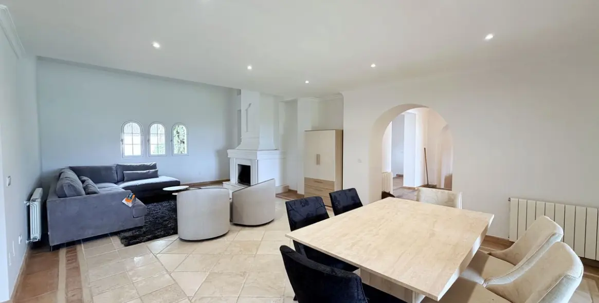 Long-term rent of detached villa in El Paraiso 8