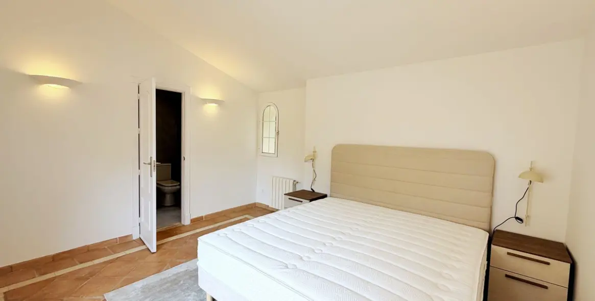 Long-term rent of detached villa in El Paraiso 15