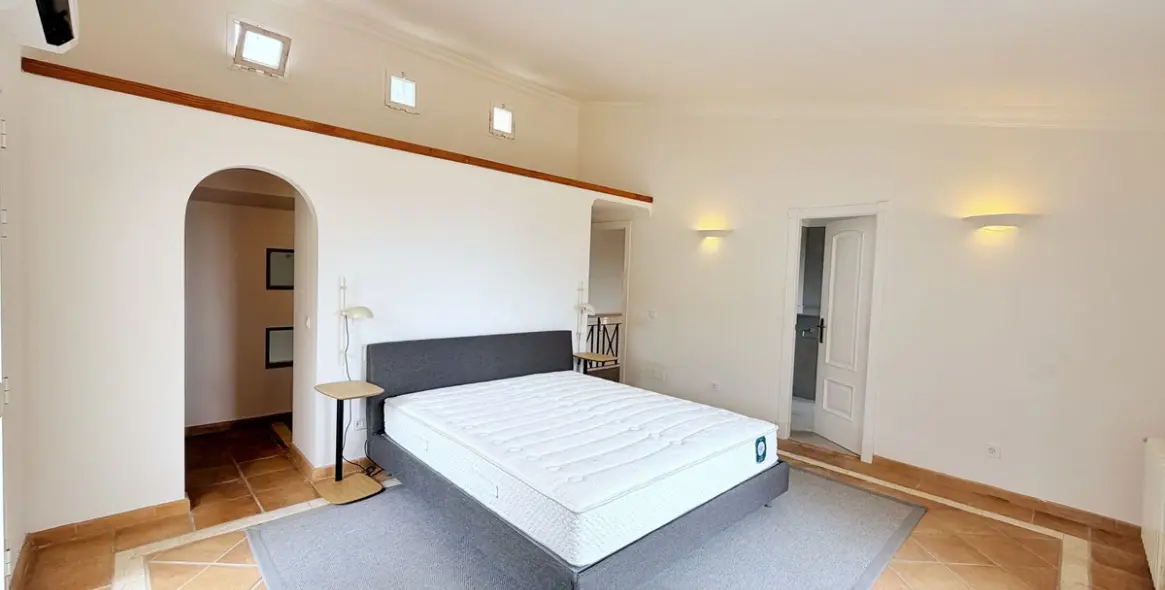 Long-term rent of detached villa in El Paraiso 17