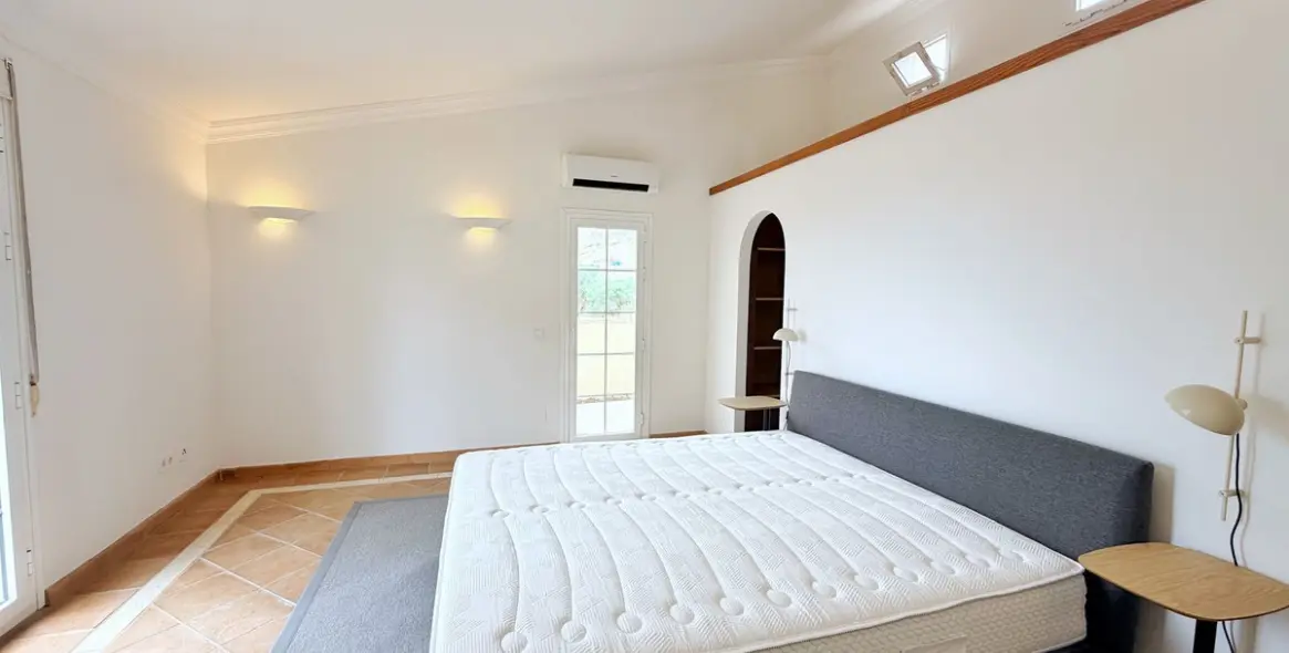Long-term rent of detached villa in El Paraiso 18