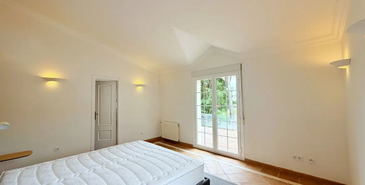 Long-term rent of detached villa in El Paraiso 19