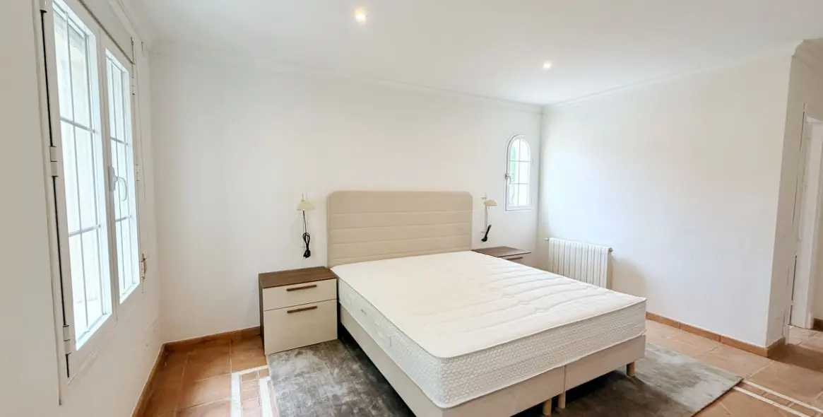 Long-term rent of detached villa in El Paraiso 21