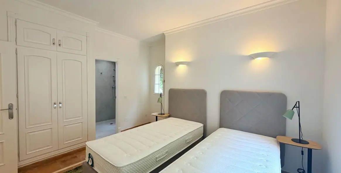 Long-term rent of detached villa in El Paraiso 23