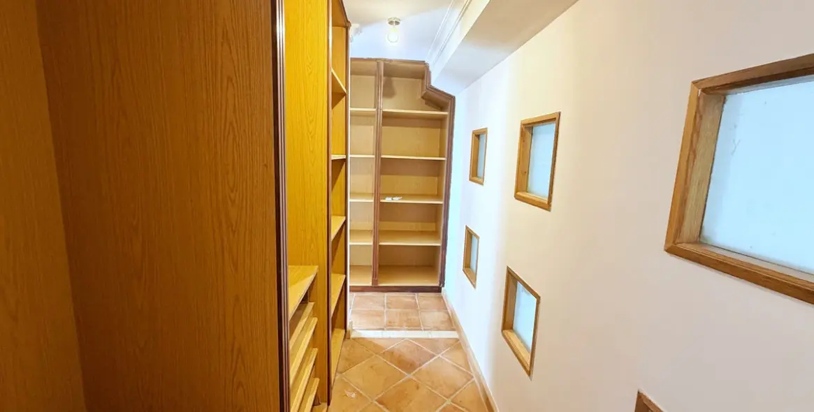 Long-term rent of detached villa in El Paraiso 26