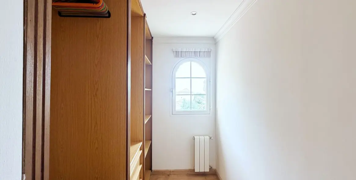 Long-term rent of detached villa in El Paraiso 27