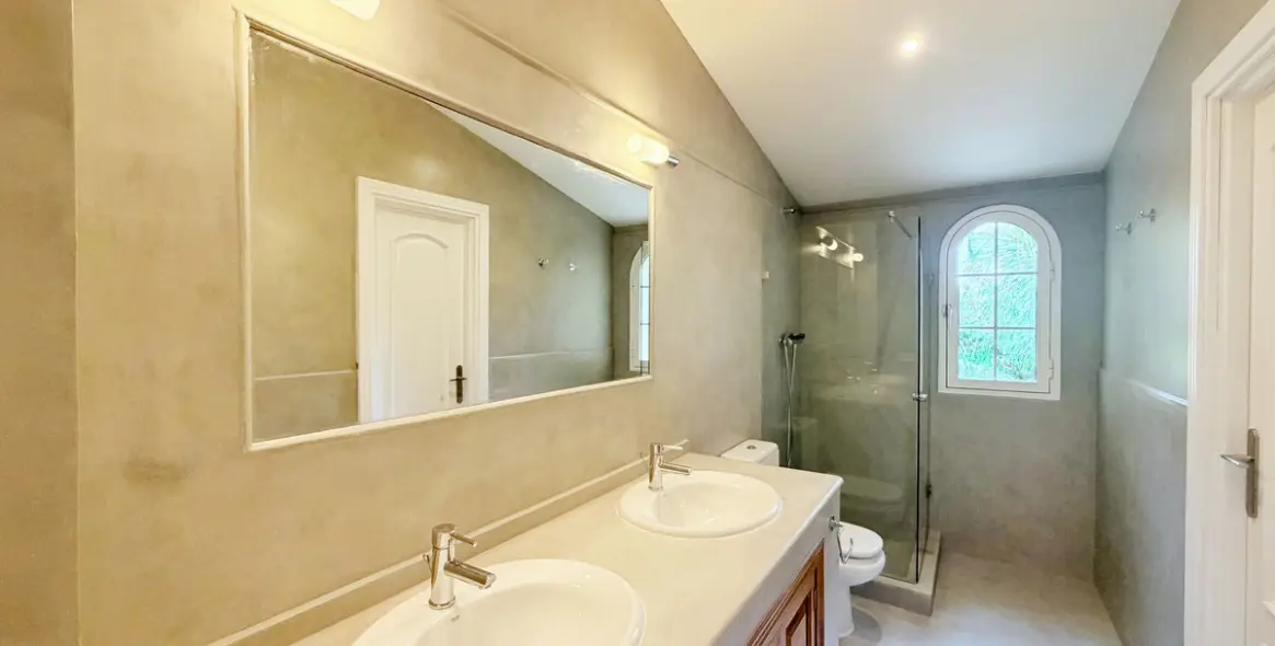 Long-term rent of detached villa in El Paraiso 41