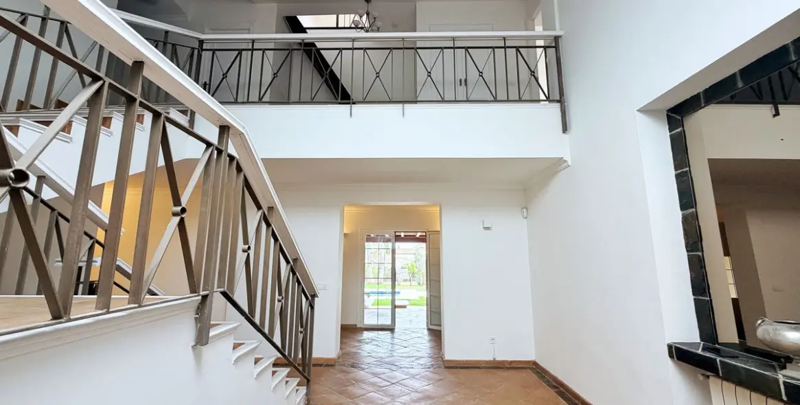 Long-term rent of detached villa in El Paraiso 45