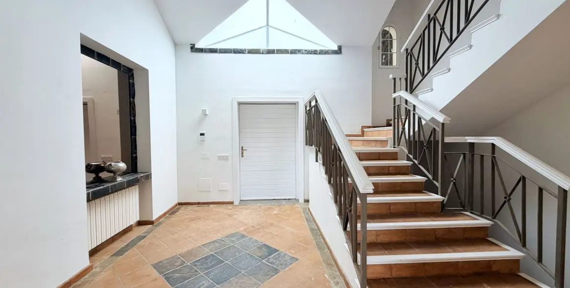 Long-term rent of detached villa in El Paraiso 48