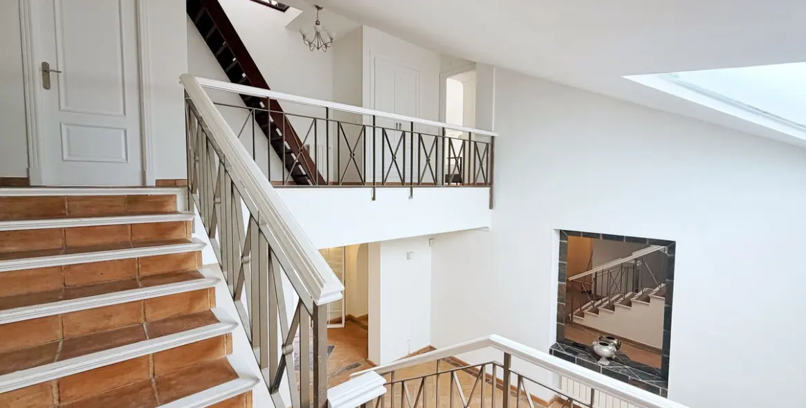 Long-term rent of detached villa in El Paraiso 49