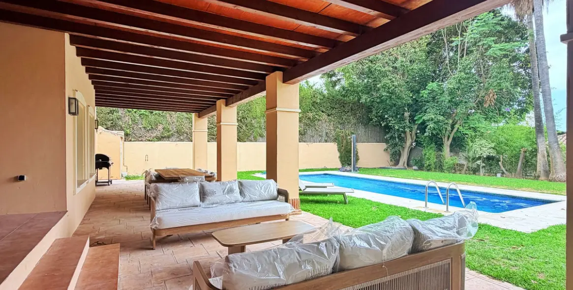 Long-term rent of detached villa in El Paraiso 52