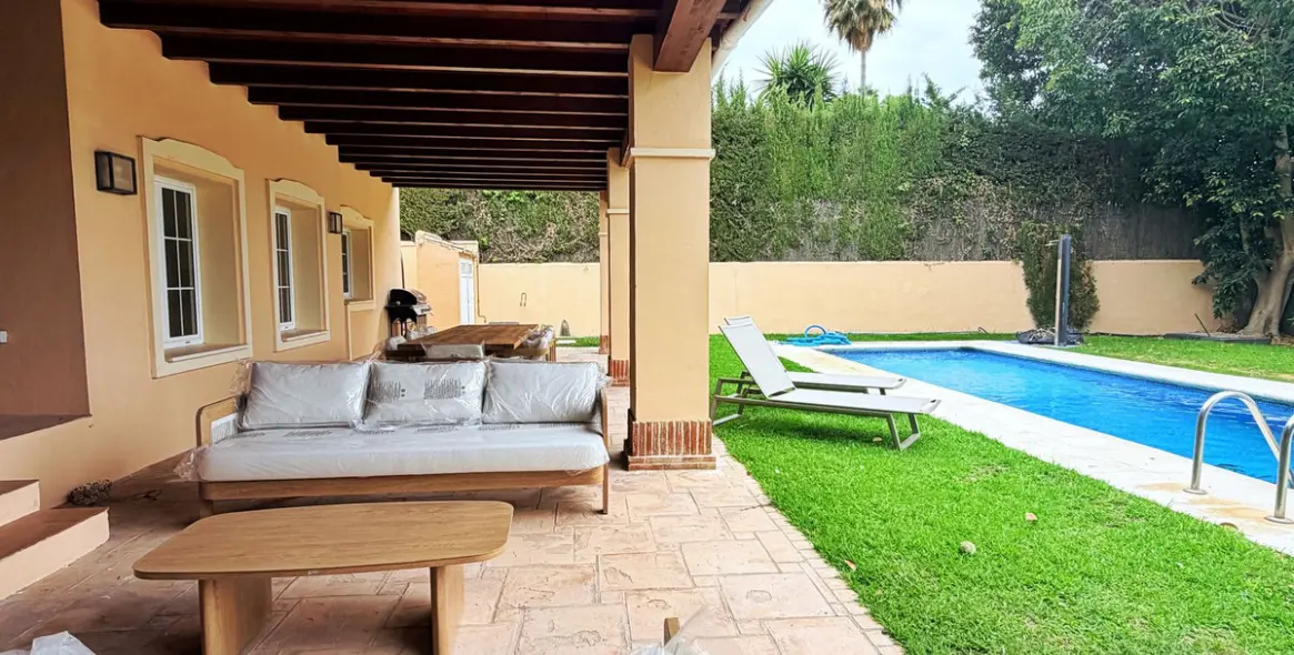 Long-term rent of detached villa in El Paraiso 57
