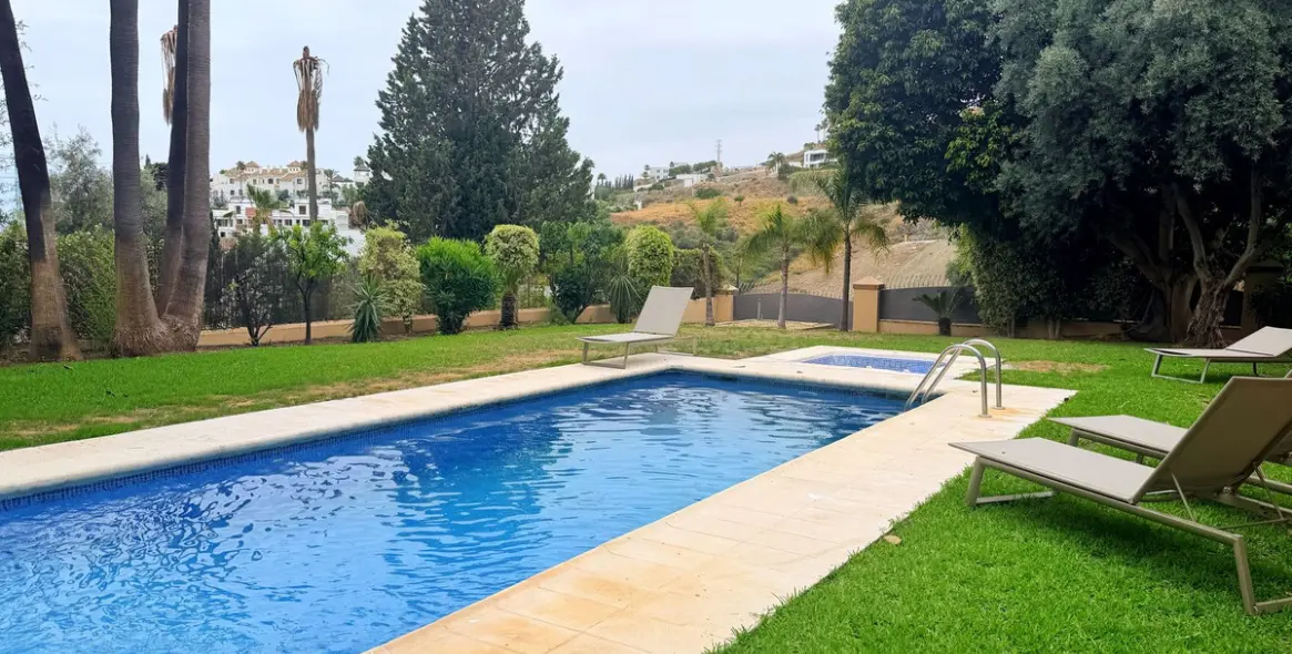 Long-term rent of detached villa in El Paraiso 63