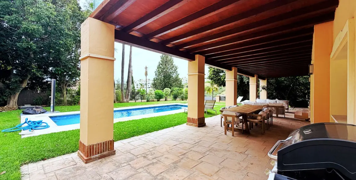 Long-term rent of detached villa in El Paraiso 65