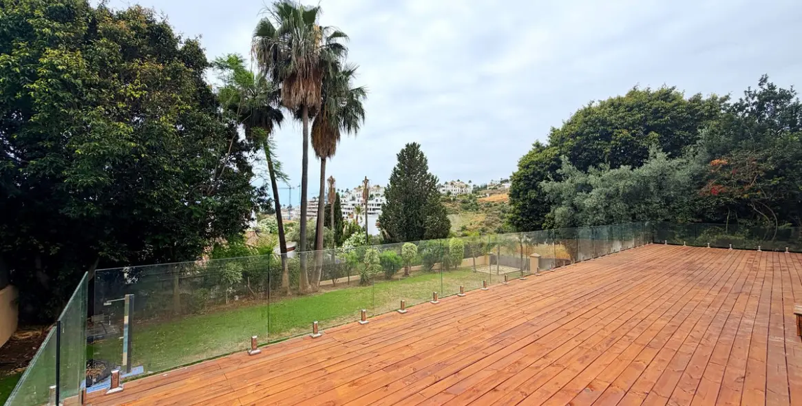 Long-term rent of detached villa in El Paraiso 73