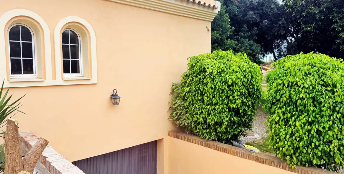 Long-term rent of detached villa in El Paraiso 92