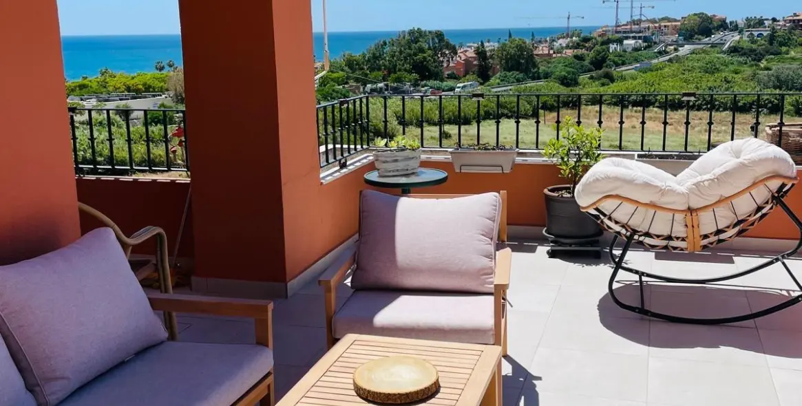 Venta de ático dúplex en La Duquesa 9