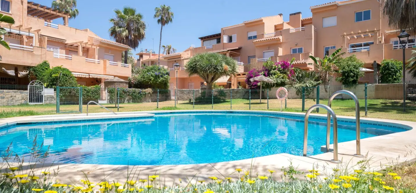 Sale of middle floor apartment in Carib Playa 1
