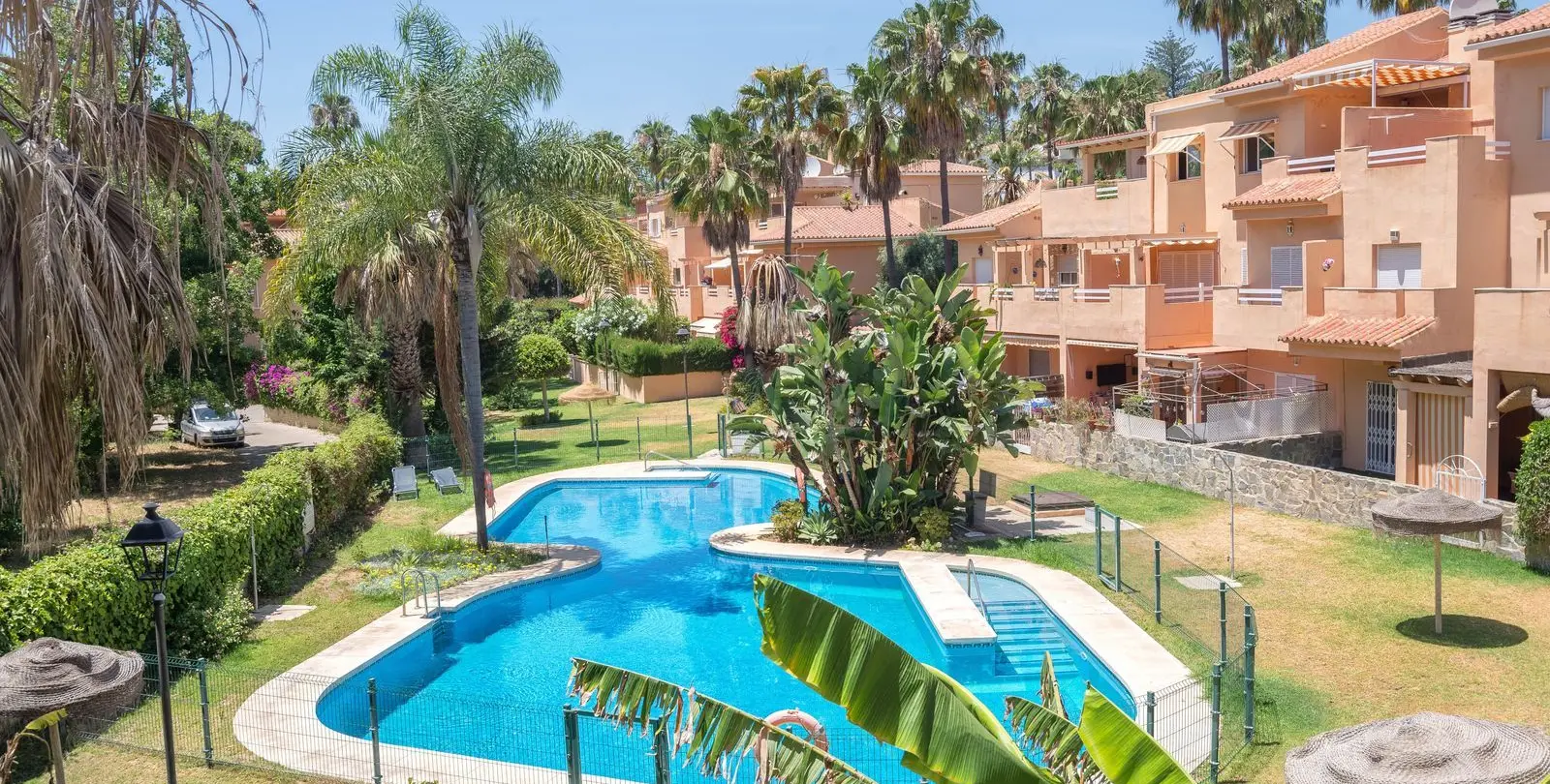 Sale of middle floor apartment in Carib Playa 4