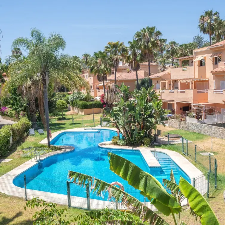 Sale of middle floor apartment in Carib Playa