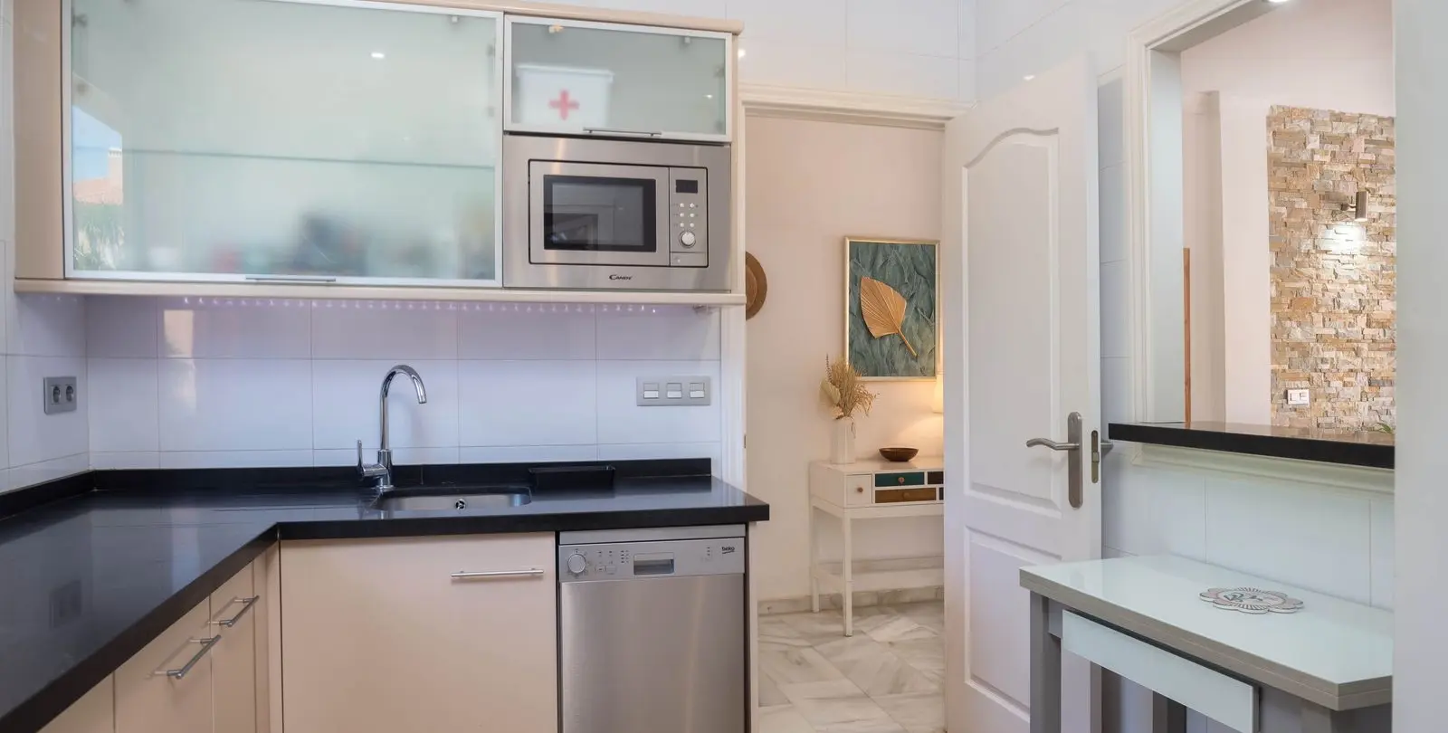 Sale of middle floor apartment in Carib Playa 9