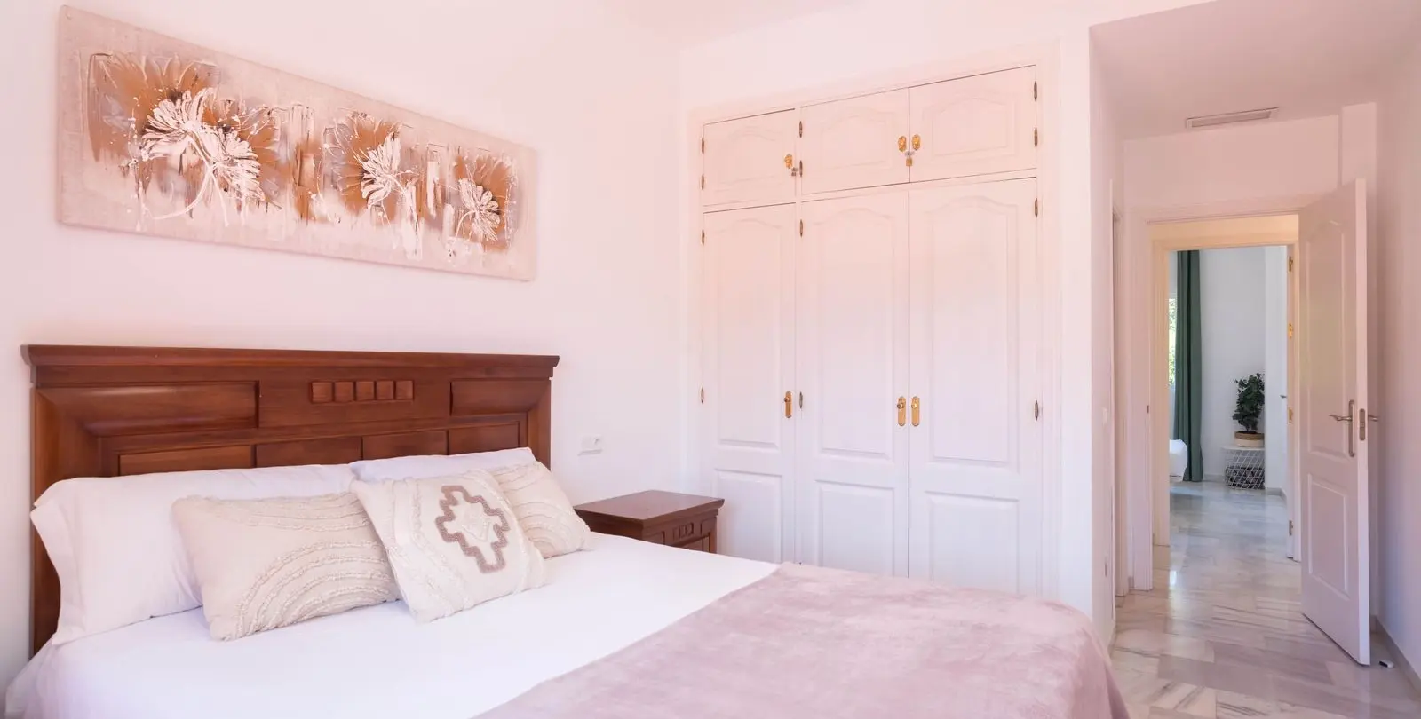Sale of middle floor apartment in Carib Playa 12