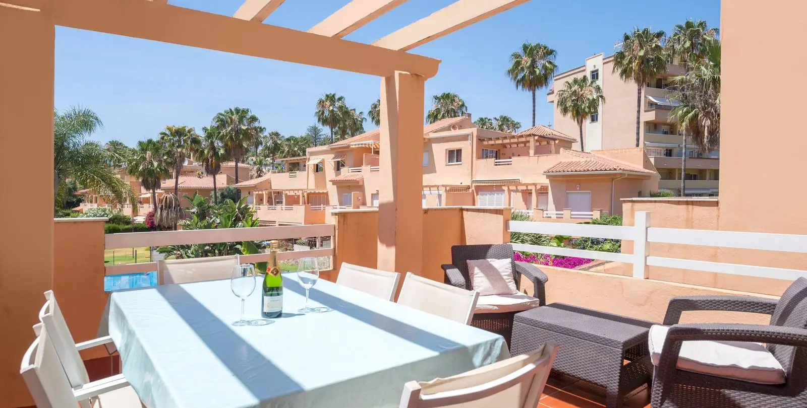 Sale of middle floor apartment in Carib Playa 18