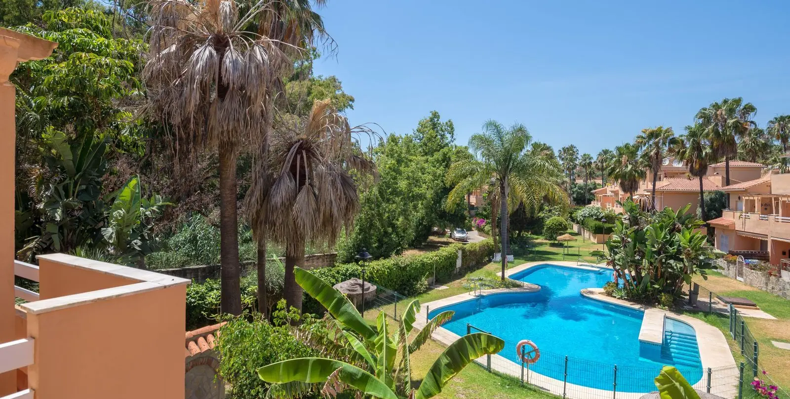 Sale of middle floor apartment in Carib Playa 19