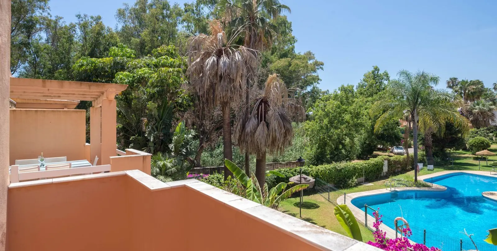 Sale of middle floor apartment in Carib Playa 20