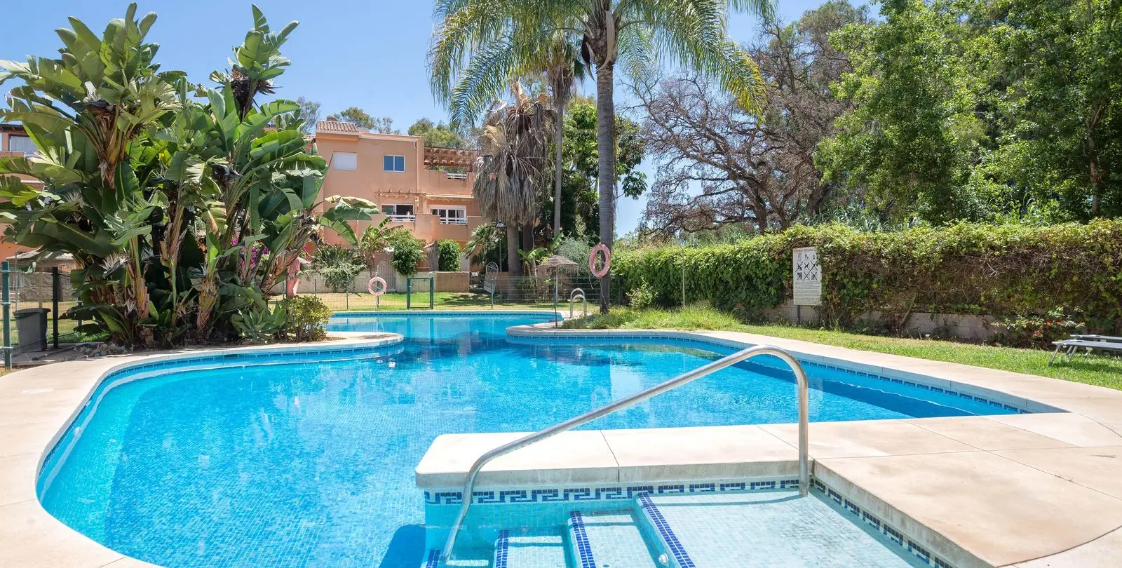 Sale of middle floor apartment in Carib Playa 21