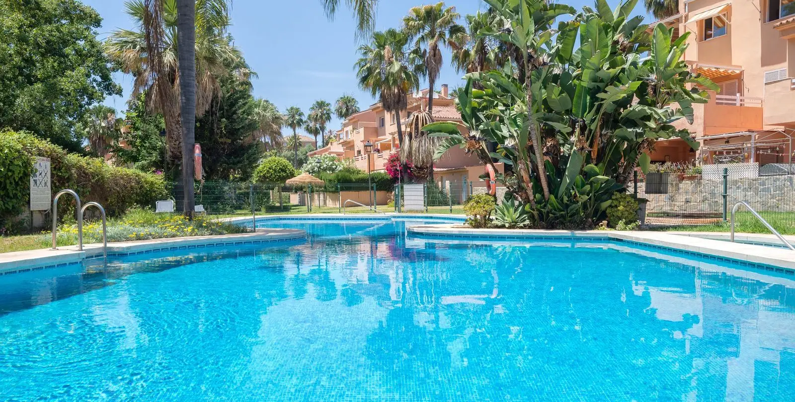 Sale of middle floor apartment in Carib Playa 24