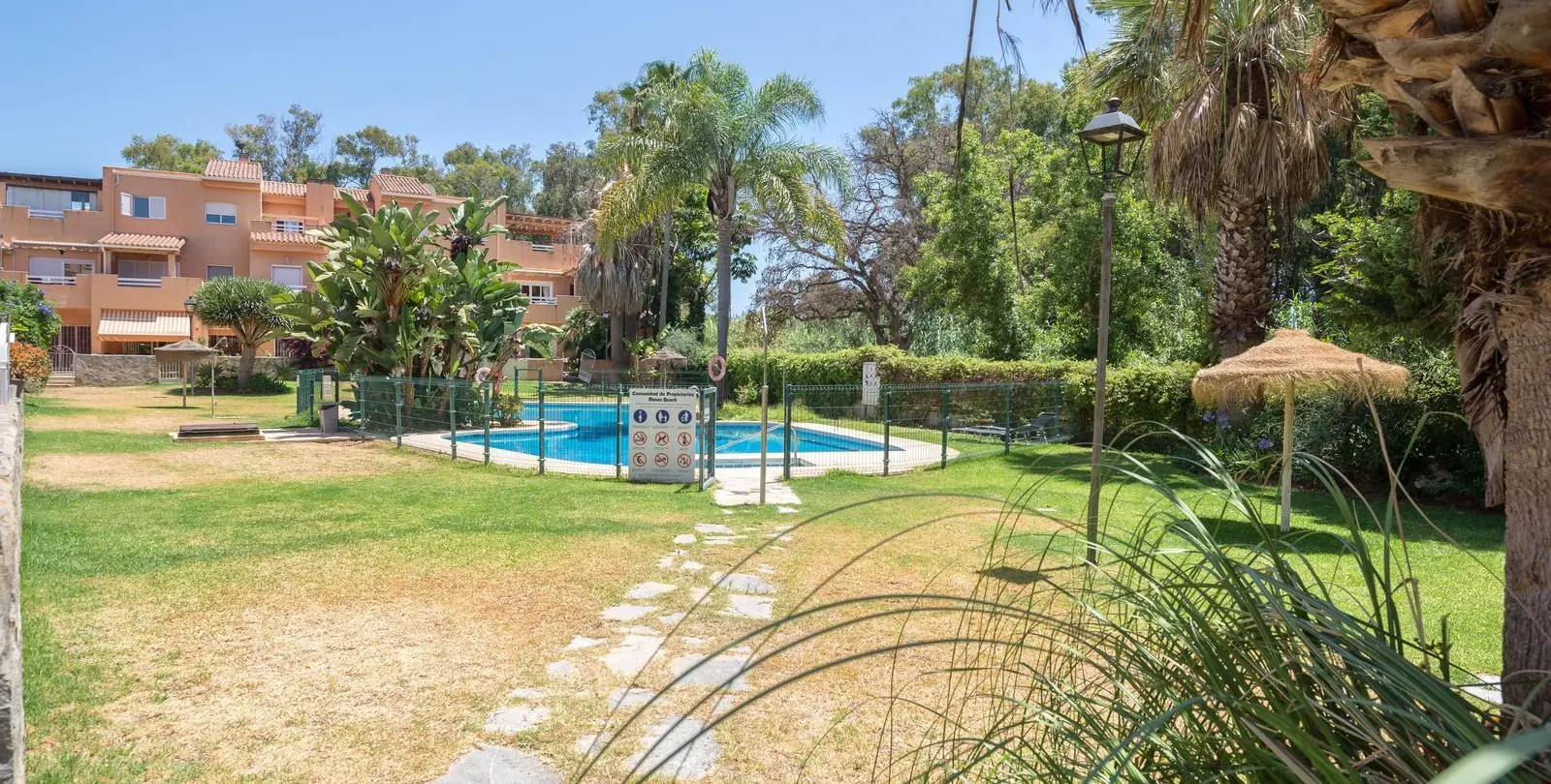 Sale of middle floor apartment in Carib Playa 25