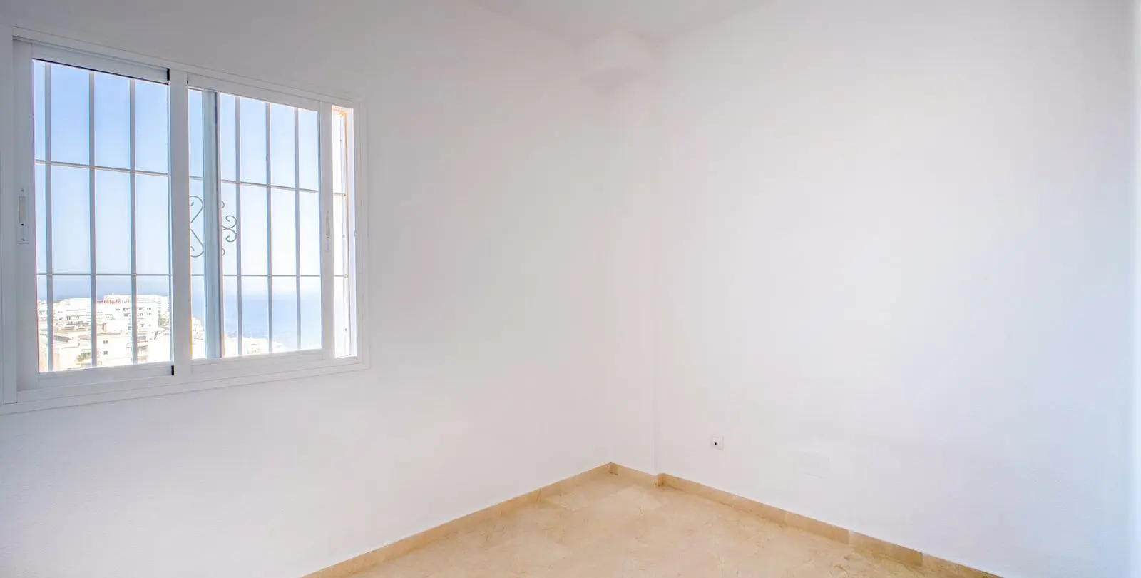 Sale of penthouse in Torrequebrada 11