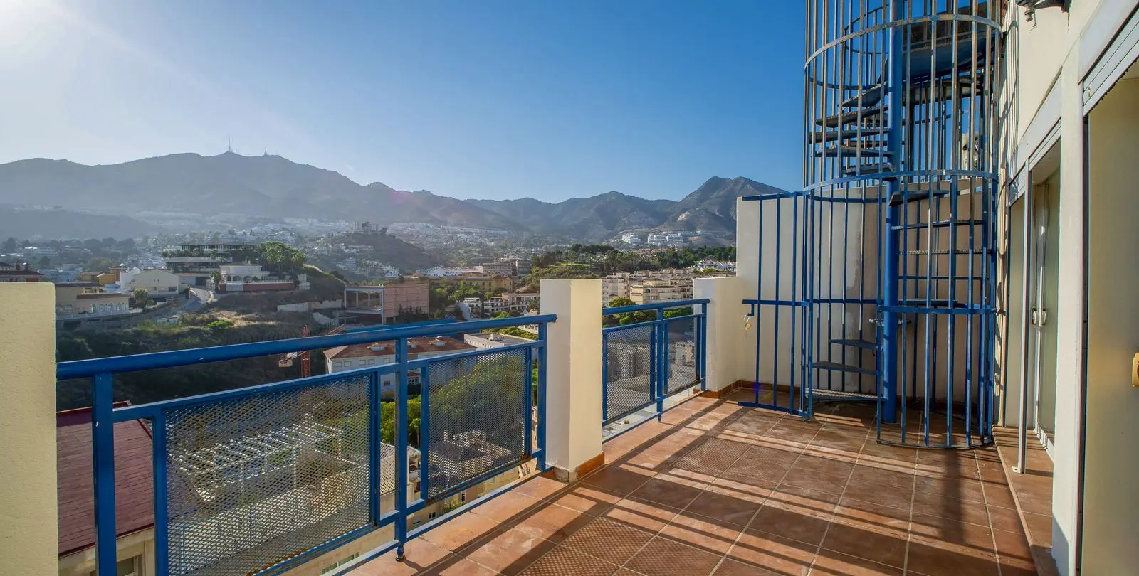 Sale of penthouse in Torrequebrada 21