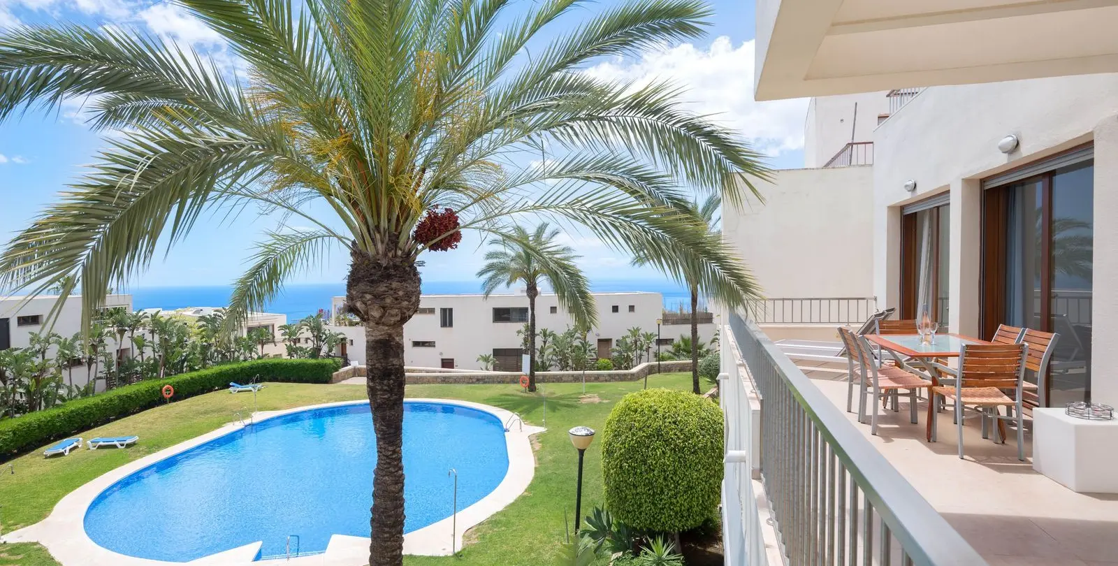 Sale of middle floor apartment in Altos de los Monteros 1