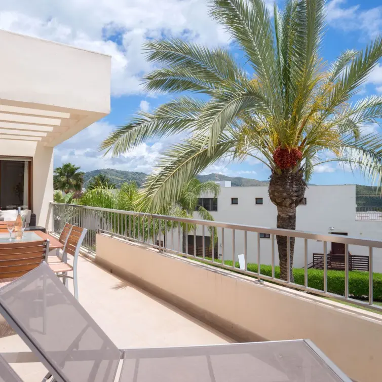 Sale of middle floor apartment in Altos de los Monteros
