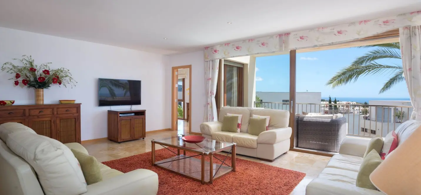 Sale of middle floor apartment in Altos de los Monteros 2
