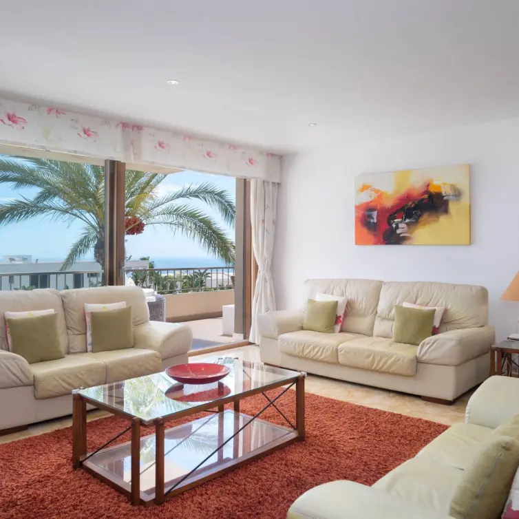 Sale of middle floor apartment in Altos de los Monteros