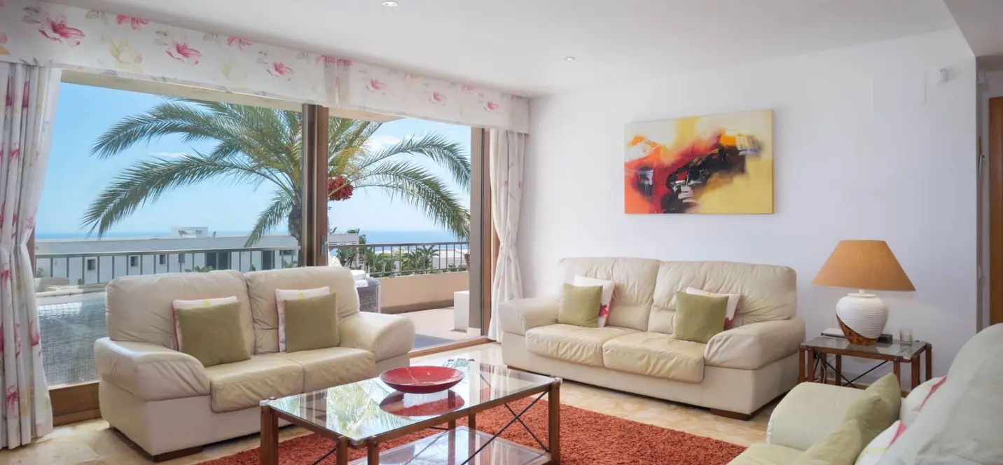 Sale of middle floor apartment in Altos de los Monteros 4