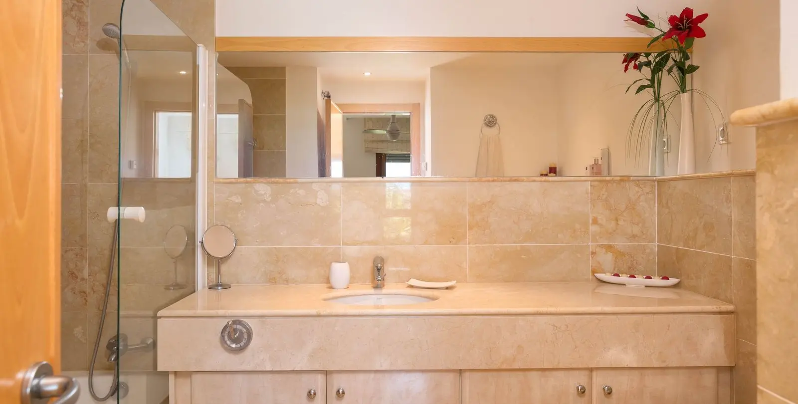 Sale of middle floor apartment in Altos de los Monteros 13