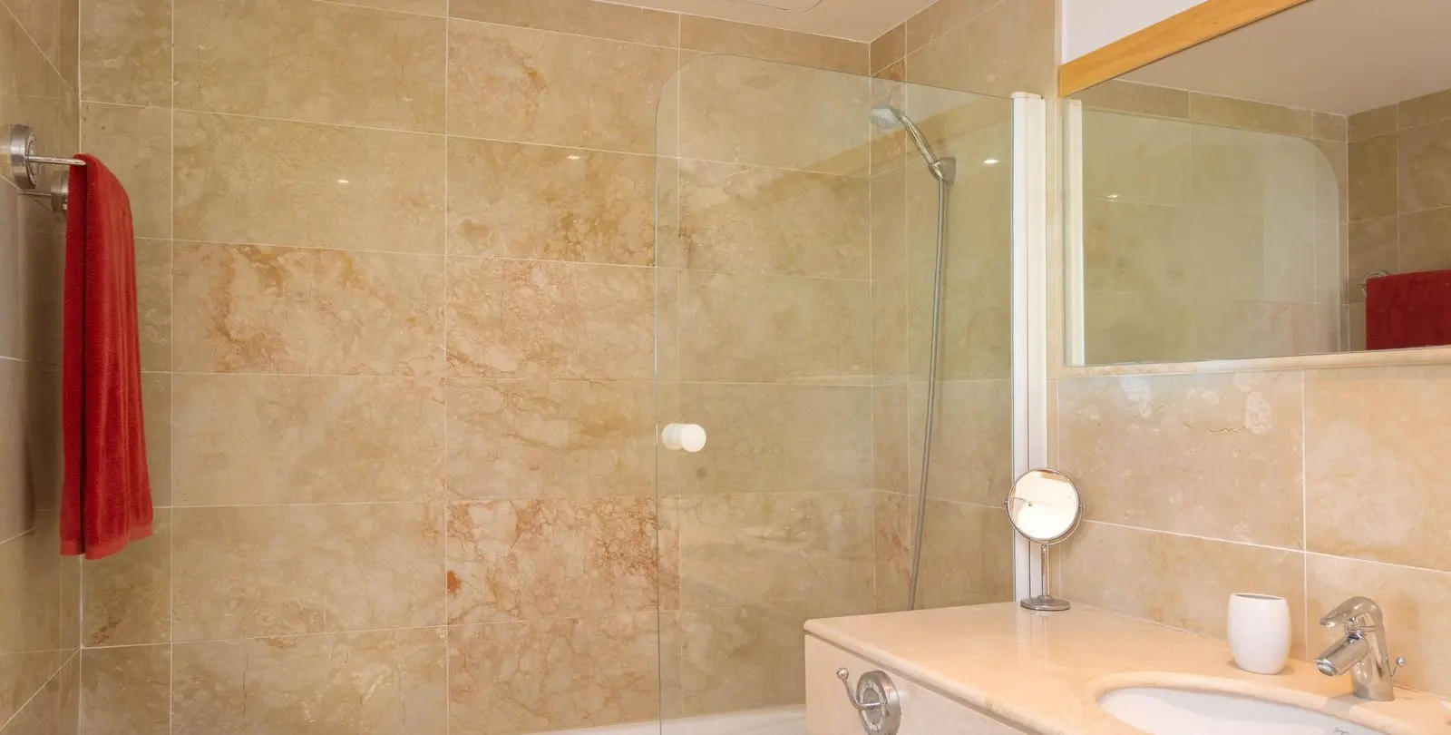 Sale of middle floor apartment in Altos de los Monteros 14