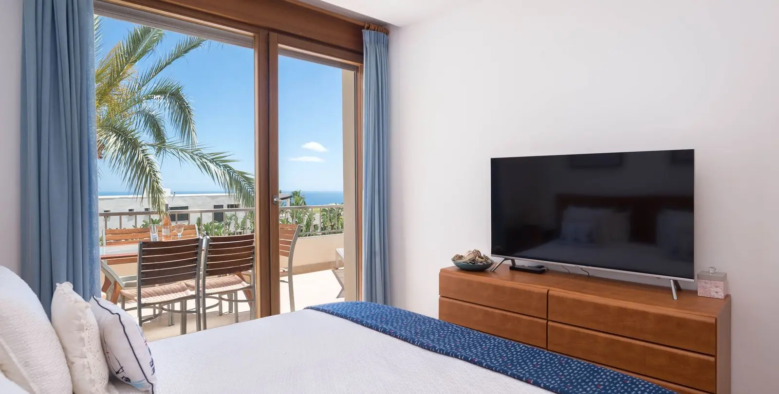 Sale of middle floor apartment in Altos de los Monteros 16