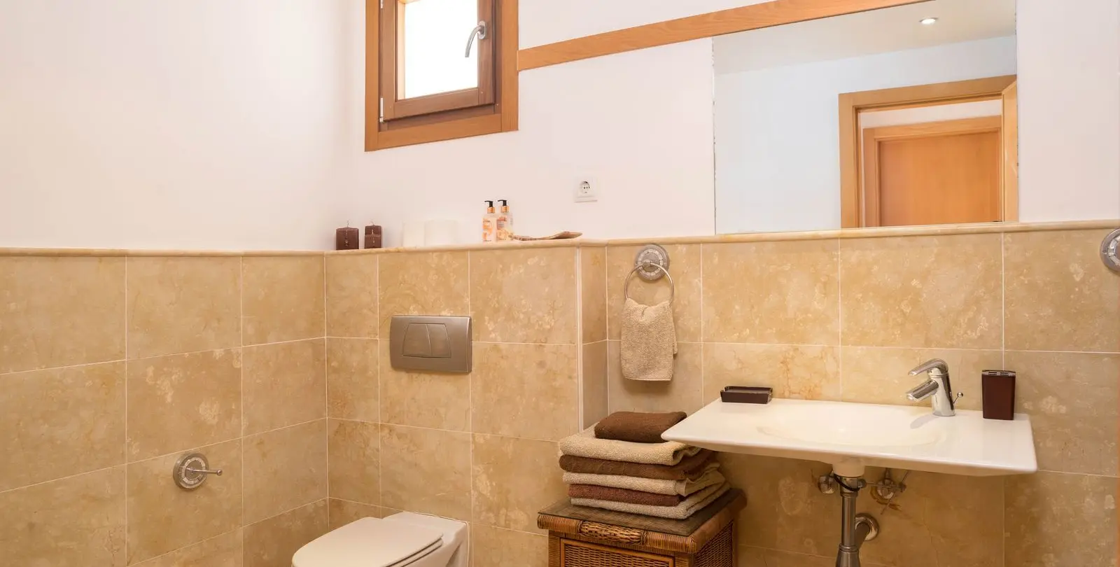 Sale of middle floor apartment in Altos de los Monteros 20