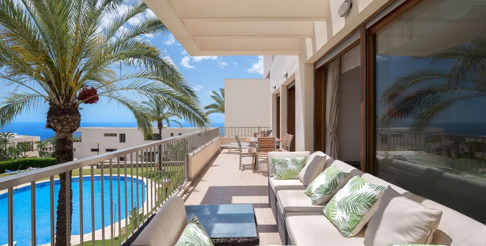 Sale of middle floor apartment in Altos de los Monteros 22