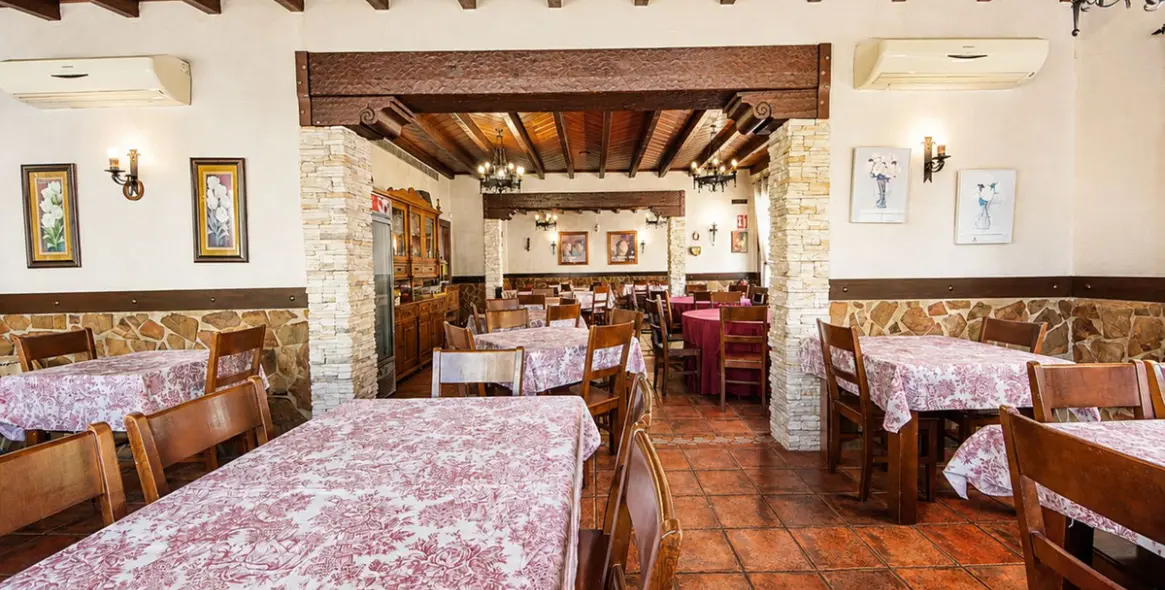 Long-term rent of restaurant in Estepona 1