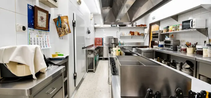 Long-term rent of restaurant in Estepona 2