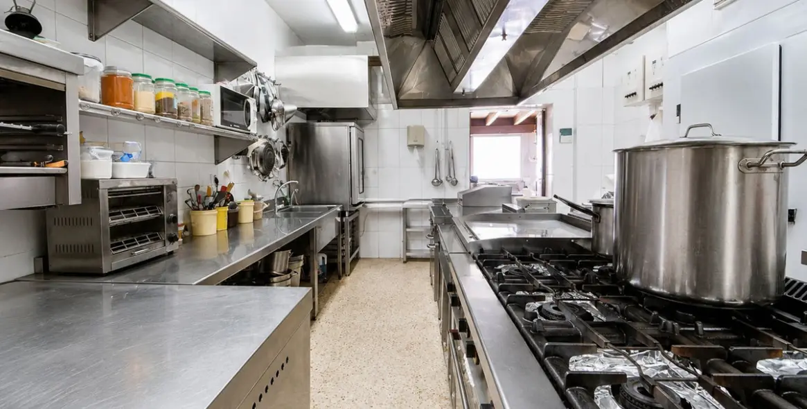 Long-term rent of restaurant in Estepona 5