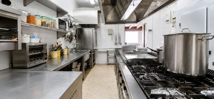 Long-term rent of restaurant in Estepona 4