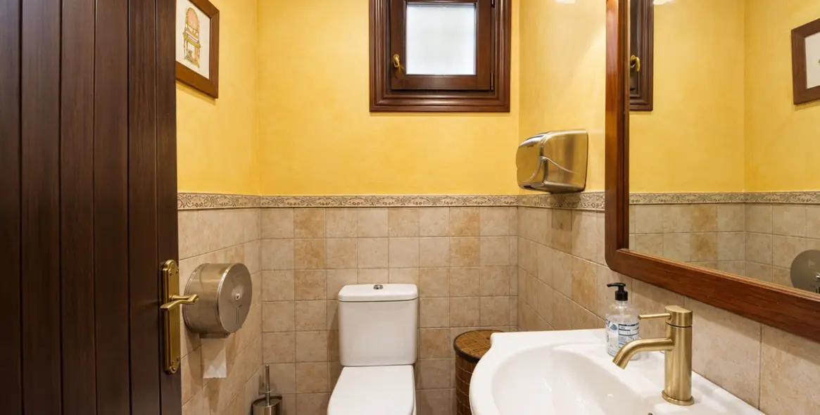 Long-term rent of restaurant in Estepona 9