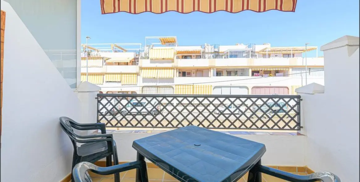 Venta de apartamento en planta media en Rincón de la Victoria 2